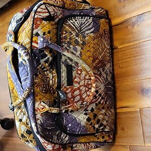 Vera Bradley Large overnight carry-on tote w/5 inside pockets & 1 outside